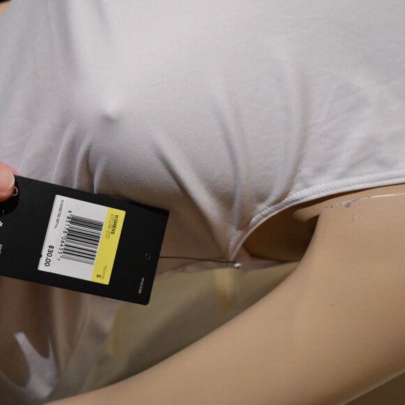 Women's Nike Dry Pull over tight Fit white Tank top new with tags XS-Small - Picture 5 of 9